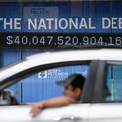 La dette nationale américaine s’élève à 40 000 milliards de dollars. Les Américains en paient-ils le prix ? : Considérez ceci de NPR : NPR