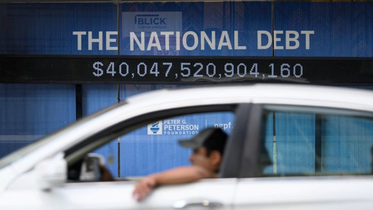 La dette nationale américaine s’élève à 40 000 milliards de dollars. Les Américains en paient-ils le prix ? : Considérez ceci de NPR : NPR