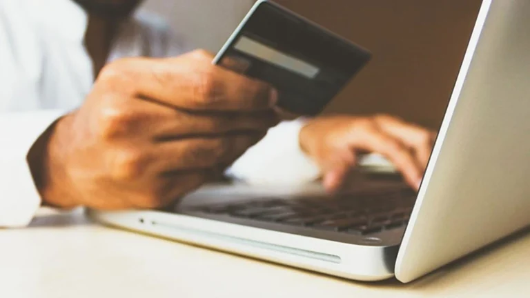Les paiements par carte ont approché les 3 000 milliards de lires en juillet