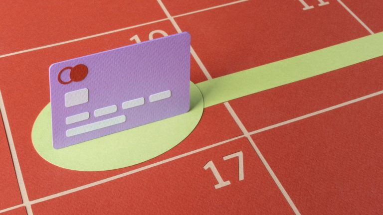 Un guide étape par étape pour économiser de l’argent tout en remboursant vos dettes de carte de crédit : NPR