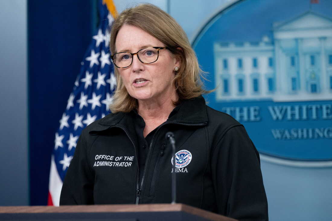 Deanne Criswell, administratrice de l'Agence fédérale américaine de gestion des urgences, parle de l'ouragan Helene lors du briefing quotidien dans la salle de briefing Brady de la Maison Blanche à Washington, DC, le 26 septembre 2024. (Photo de SAUL LOEB / AFP) (Photo de SAUL LOEB/AFP via Getty Images)