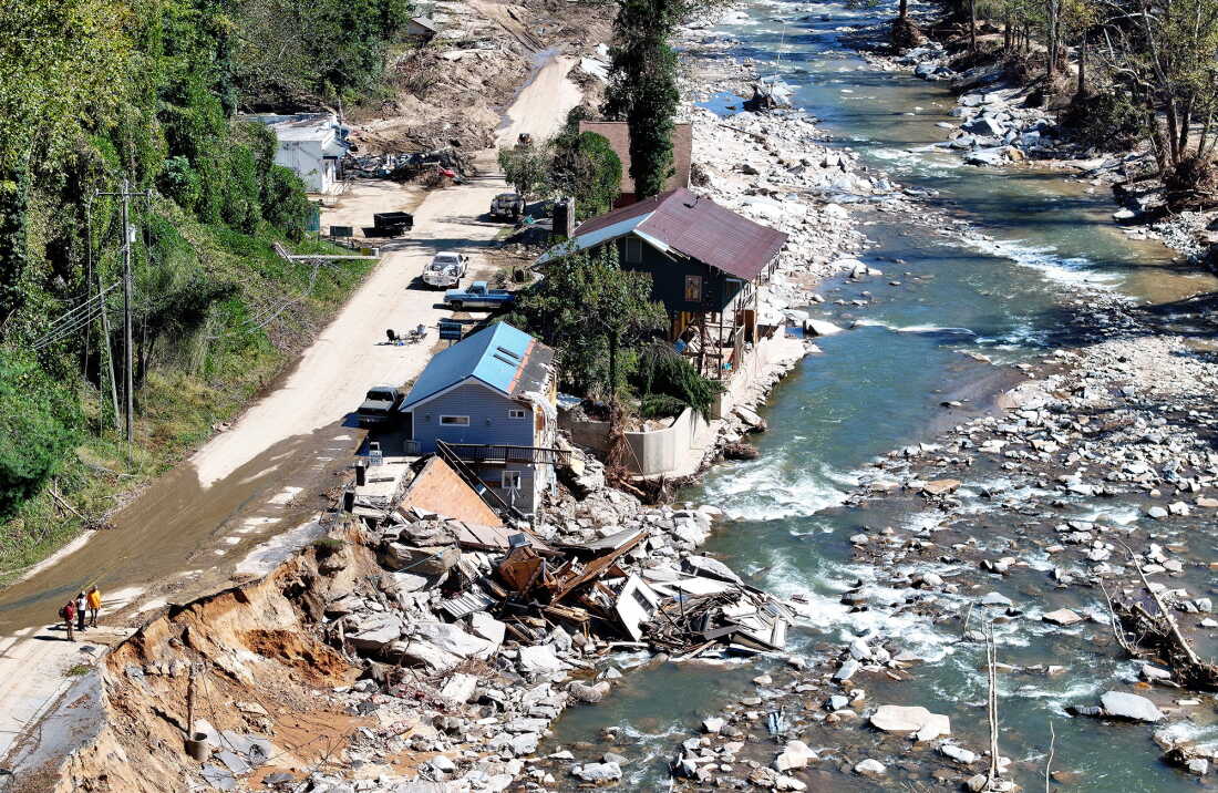 Dégâts causés par les inondations causées par l'ouragan Helene le 8 octobre 2024 à Bat Cave, Caroline du Nord 