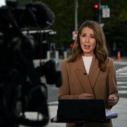 CNN, MS NOW et Politico poursuivent Trump après avoir été exclus de la Maison Blanche
