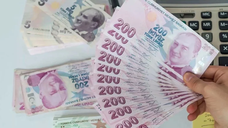 Course aux prêts « à intérêt zéro » de la part des banques : 100 000 TL sont instantanément déposées sur le compte du demandeur !