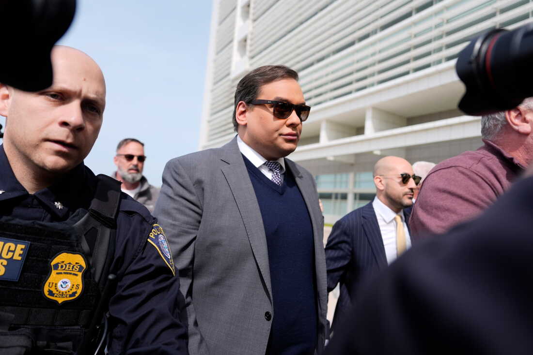 L'ancien membre du Congrès George Santos a été banni à vie du site de marché de prédiction Kalshi après une enquête sur des accusations de délit d'initié sur les marchés de paris.