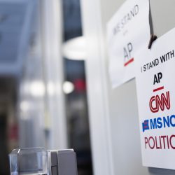 Le DOJ défend l&rsquo;interdiction des médias à la Maison Blanche et exhorte le tribunal à rejeter le procès