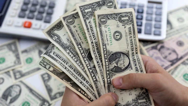 Le dollar perd de sa force… Les effets du MTP sont surveillés