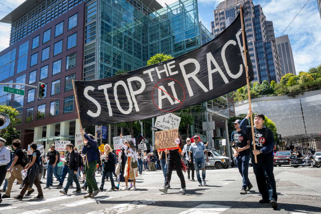 Les manifestants participent à la "Arrêtez la course à l'IA" Marche de protestation à San Francisco, Californie, le 11 juillet 2026.