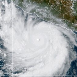 L&rsquo;ouragan Polo alimente les craintes de glissements de terrain au Mexique alors que Nolo se rapproche d&rsquo;Hawaï