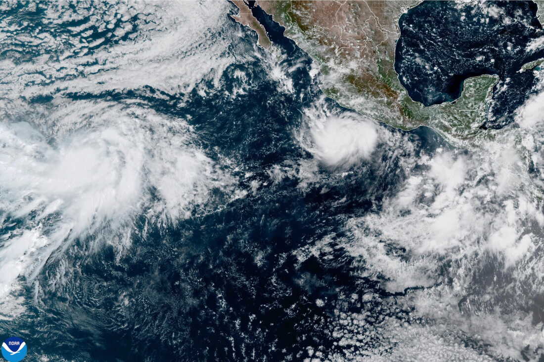 Cette photo fournie par la NOAA montre l'ouragan Polo qui s'intensifie dans l'océan Pacifique au large des côtes du Mexique le lundi 21 septembre 2026.