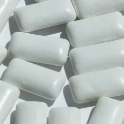 Nous mâchons des microplastiques, pas du chewing-gum