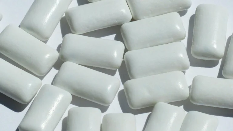 Nous mâchons des microplastiques, pas du chewing-gum