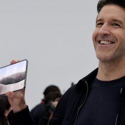 Pliez le téléphone : le nouveau PDG d&rsquo;Apple dévoile un iPhone pliable