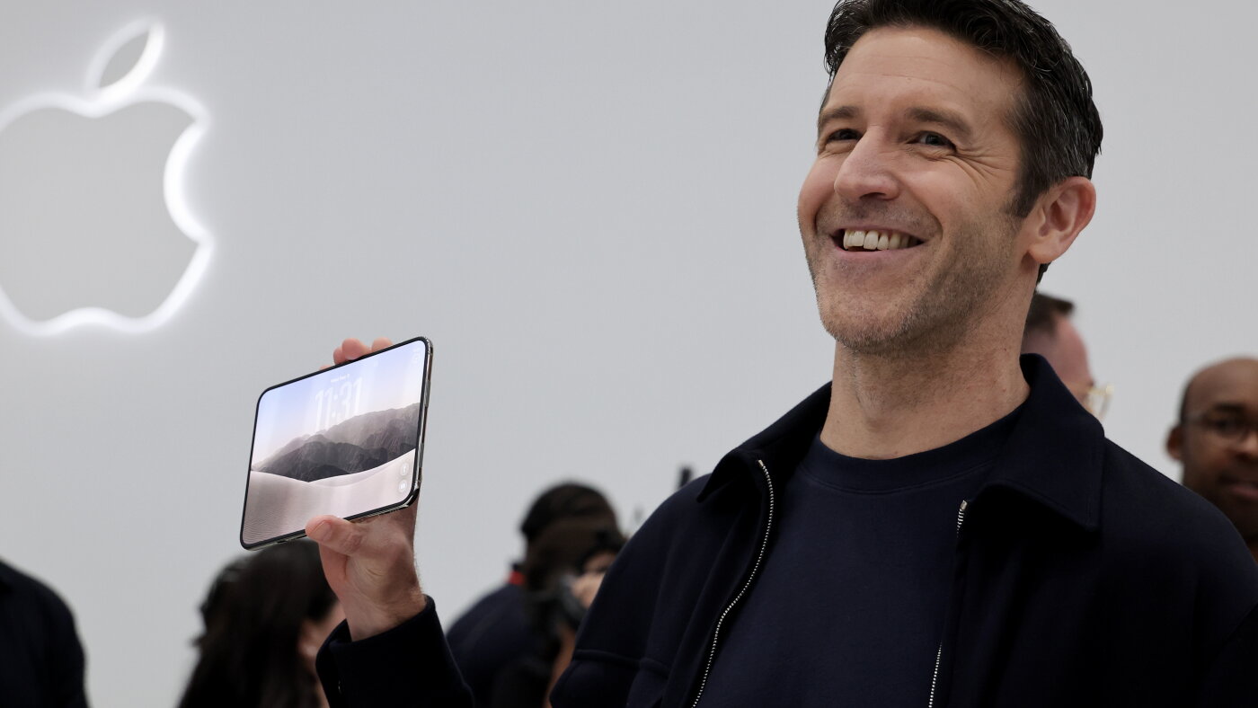 Pliez le téléphone : le nouveau PDG d'Apple dévoile un iPhone pliable