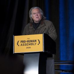 Pourquoi Steve Bannon s&rsquo;est rangé du côté de Sanders et non de Trump sur l&rsquo;IA