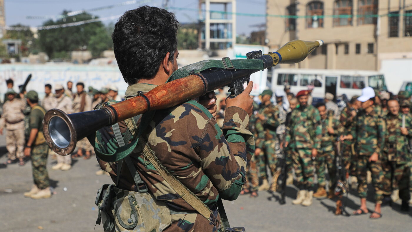 Pourquoi les gains des Houthis au Yémen pourraient faire monter encore les prix du gaz : NPR