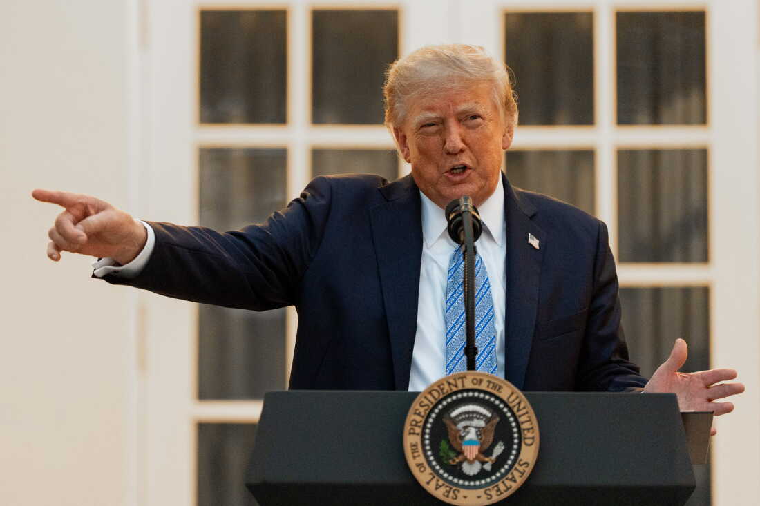 Le président Trump s'exprime jeudi lors d'un dîner dans la Roseraie de la Maison Blanche.