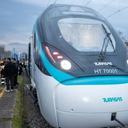 Une première dans le train à grande vitesse électrique : il atteint une vitesse de 250 kilomètres