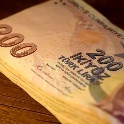 Y aura-t-il une augmentation de salaire pour les retraités ? Tous les regards sont tournés vers la décision de la Cour Constitutionnelle !
