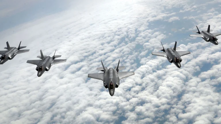 Alerte nord à l&rsquo;Otan, des avions de renseignement surveillent la Russie