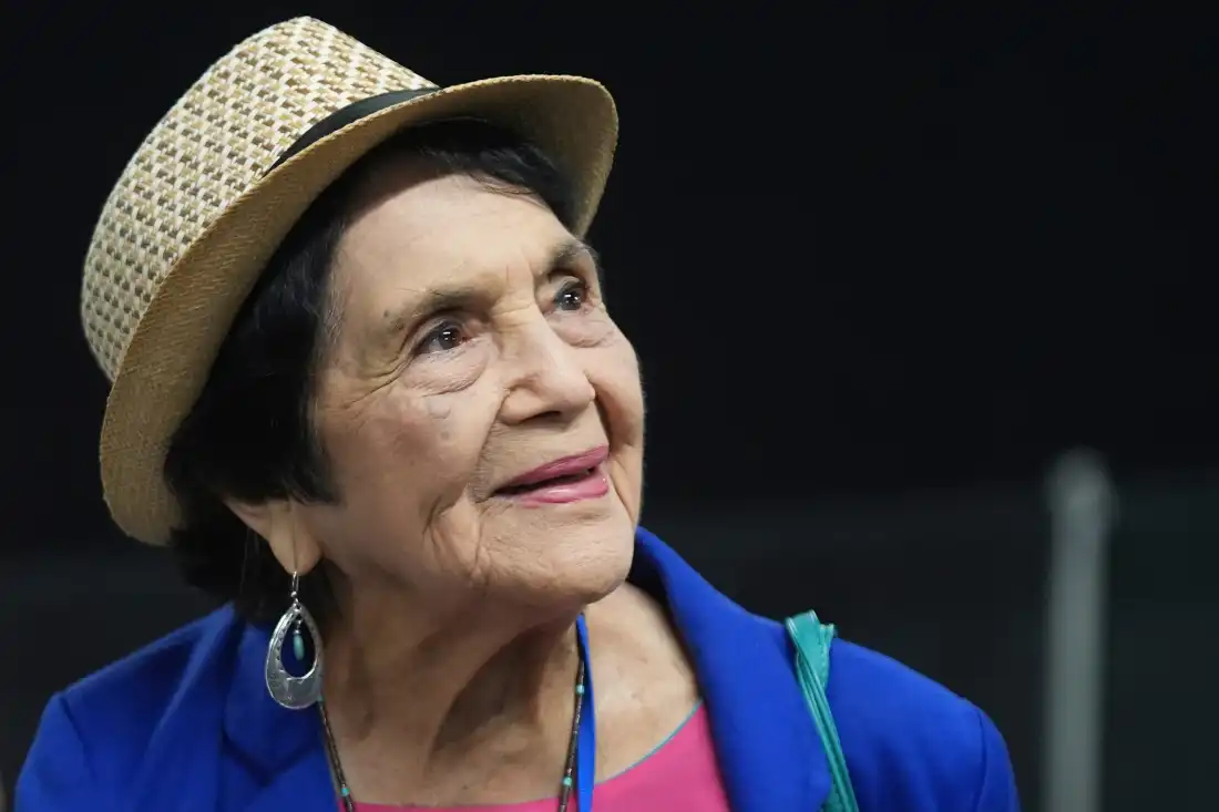 Dolores Huerta, leader syndicale, militante des droits civiques et co-fondatrice de la National Farm Workers Association, est vue à la convention d'État 2025 du Parti démocrate de Californie au Anaheim Convention Center, à Anaheim, le 31 mai 2025.