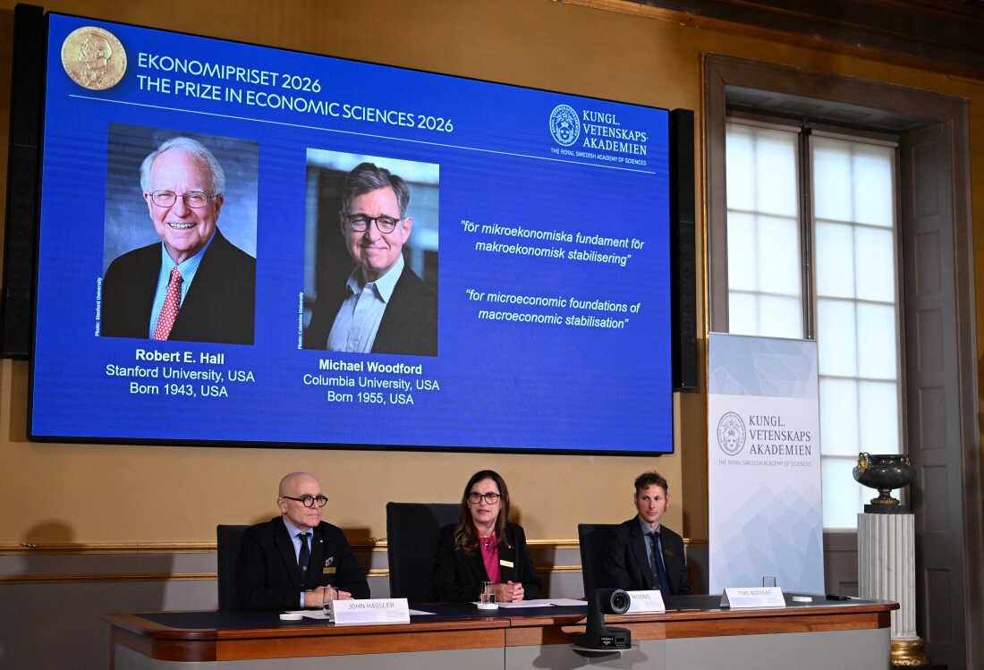 Les économistes américains Robert E. Hall et Michael Woodford ont été annoncés lundi comme lauréats du prix Nobel d'économie 2026 à l'Académie royale des sciences de Suède à Stockholm.