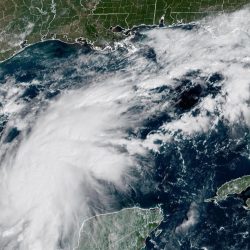 Isaias se renforce et devient le premier ouragan de la saison atlantique