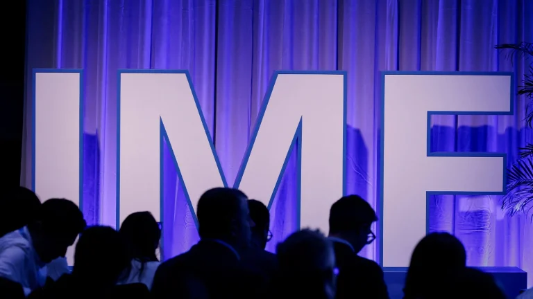 Le dernier rapport du FMI était effrayant ! La dette mondiale s&rsquo;élève à 365 000 milliards de dollars