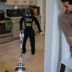 Les robots humanoïdes ont commencé à nettoyer
