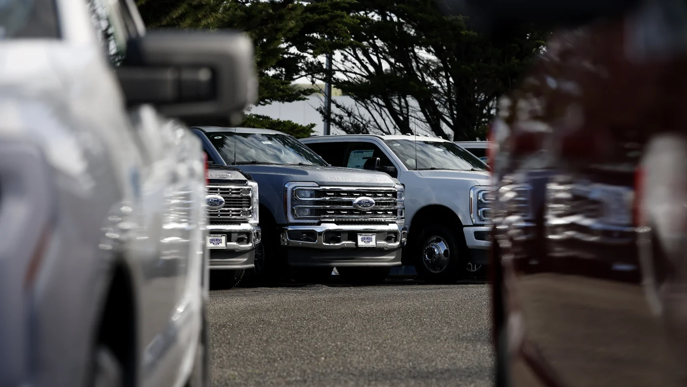 Les tarifs douaniers, le diesel et les puces informatiques font grimper les coûts pour les constructeurs automobiles